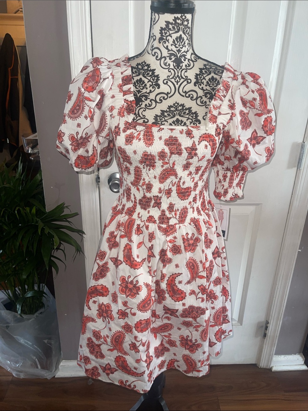 Everlily nwt Red Paisley Smocked Puff-Sleeve Dress
